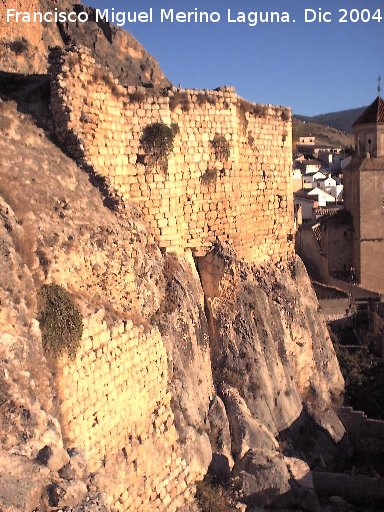 Castillo Nuevo de Bedmar - Castillo Nuevo de Bedmar. Murallas