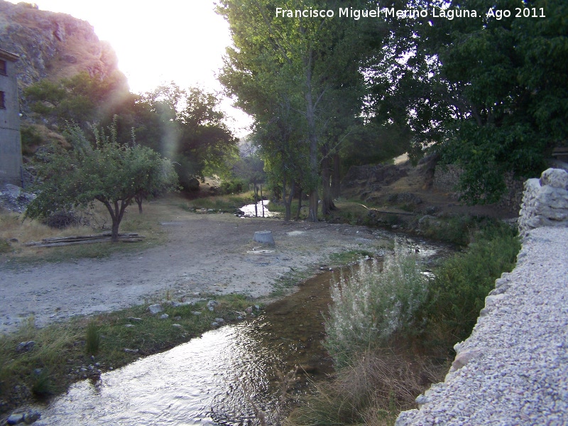 Aldea Fuente Segura de Abajo - Aldea Fuente Segura de Abajo. Ro Segura a su paso por la aldea