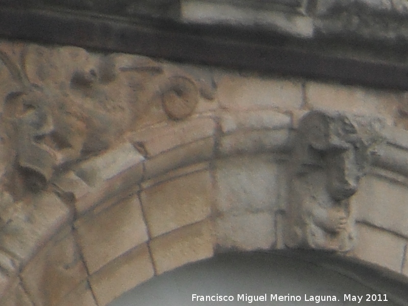 Palacio de los Marqueses de Viana - Palacio de los Marqueses de Viana. Dragn y clave