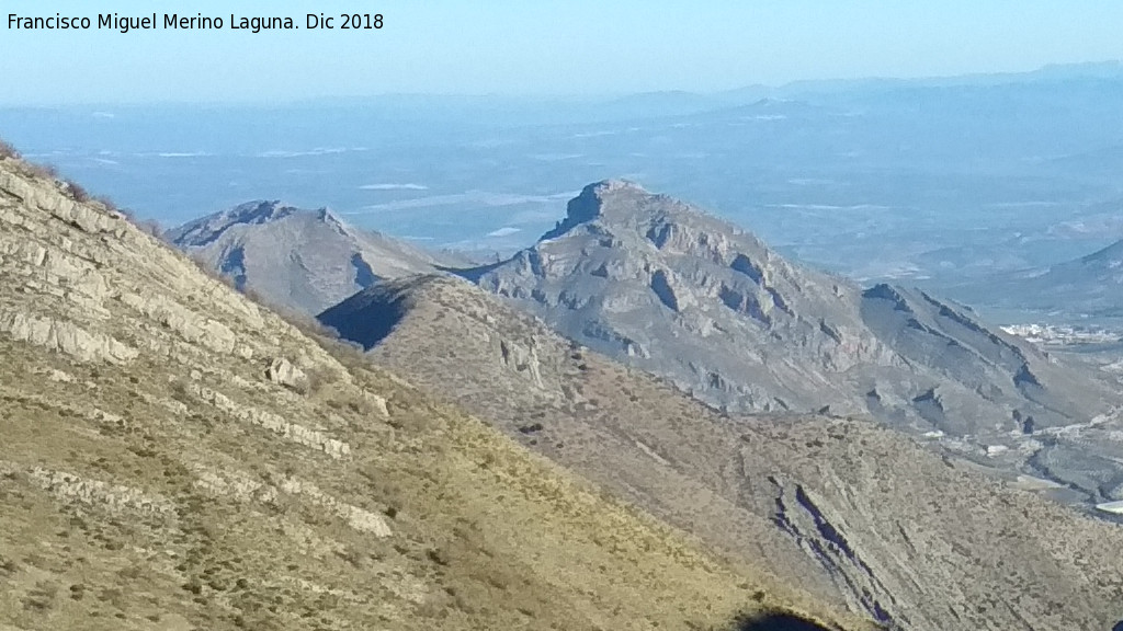 Serrezuela de Bedmar - Serrezuela de Bedmar. Desde el Cordel de la Fuente del Espino