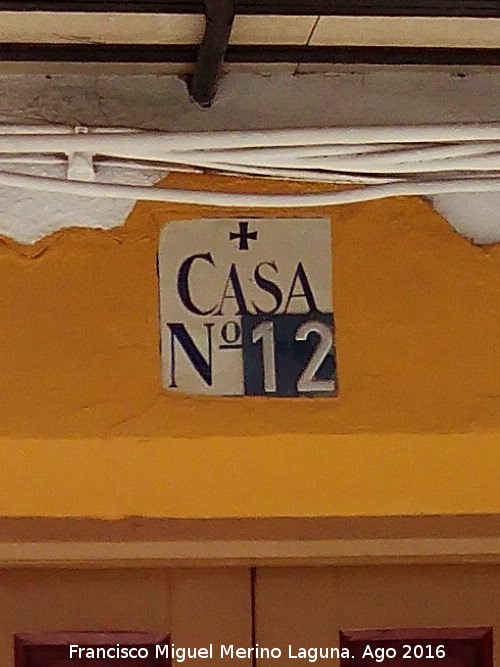 Casa de la Calle Escultor Higueras n 12 - Casa de la Calle Escultor Higueras n 12. Placa de nmero antigua