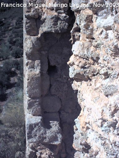 Castillo de Blmez - Castillo de Blmez. Detalle de la tranca de la Puerta Principal
