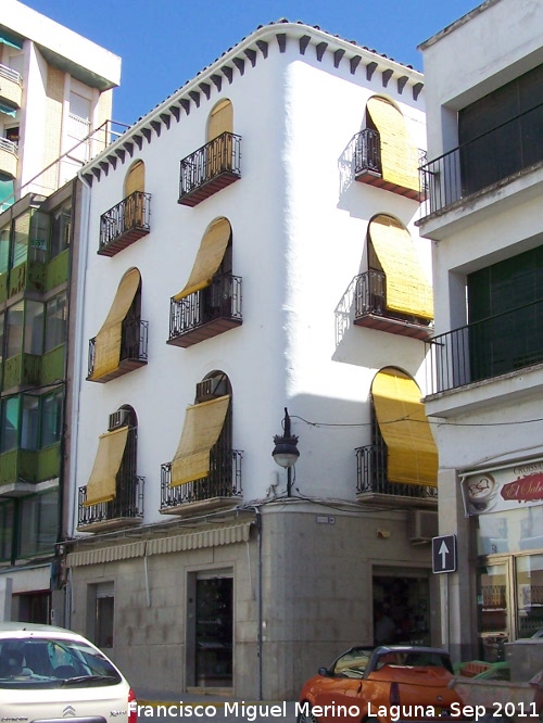 Edificio de la Plaza Veintiocho de Febrero esquina Calla Llana - Edificio de la Plaza Veintiocho de Febrero esquina Calla Llana. 