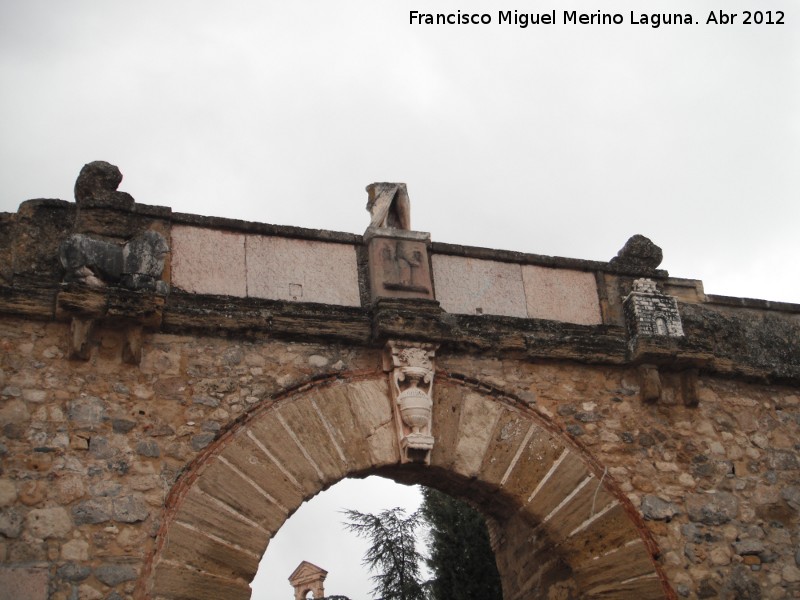 Arco de los Gigantes - Arco de los Gigantes. Estatuas