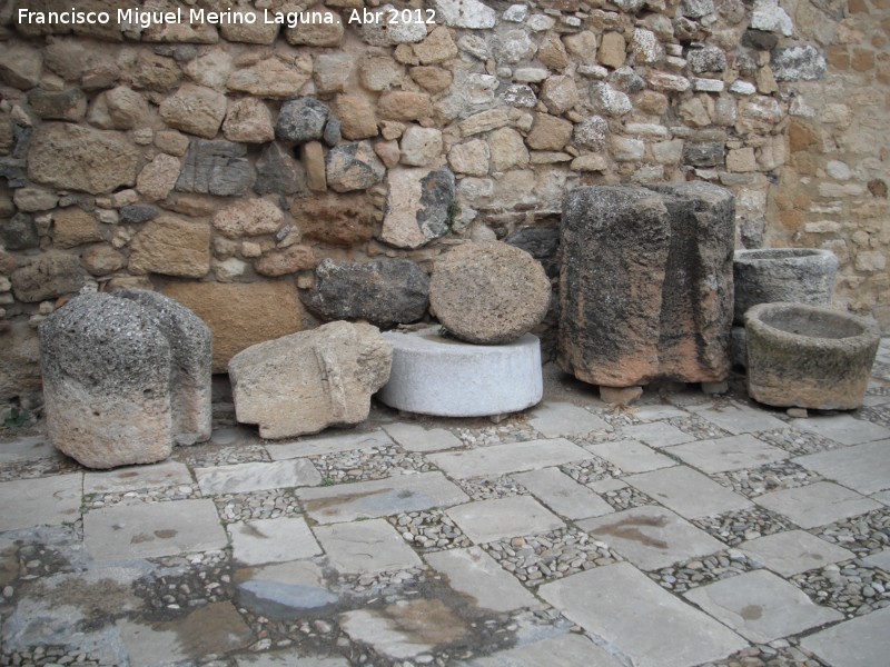 Arco de los Gigantes - Arco de los Gigantes. Piezas arqueolgicas