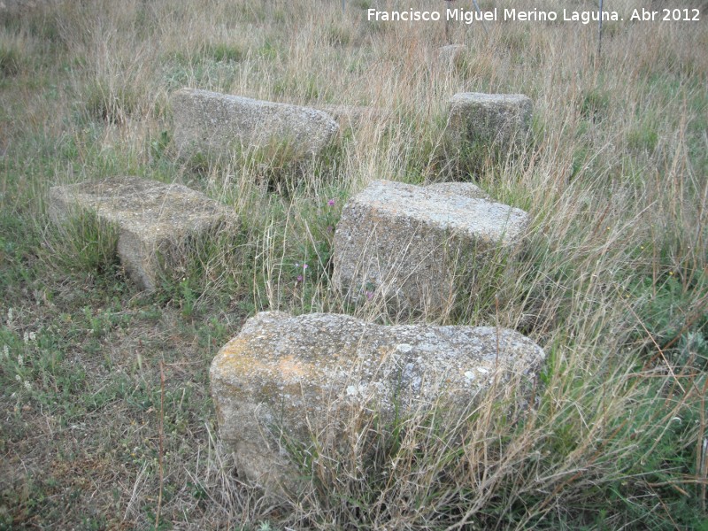 Carnicera de los Moros - Carnicera de los Moros. Bloques de piedra