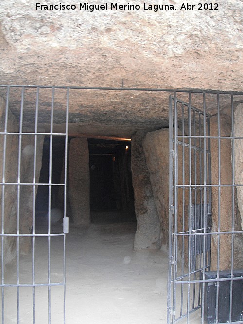 Dolmen de Menga - Dolmen de Menga. Entrada