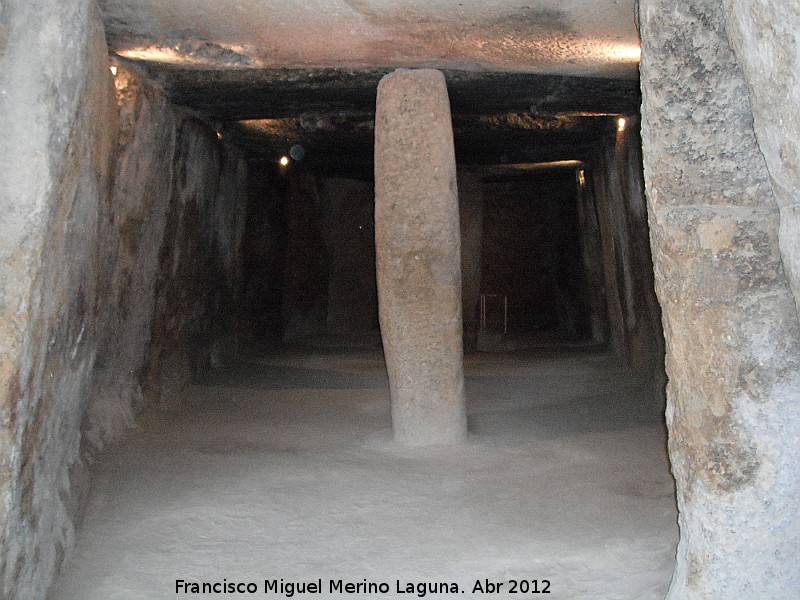 Dolmen de Menga - Dolmen de Menga. Interior