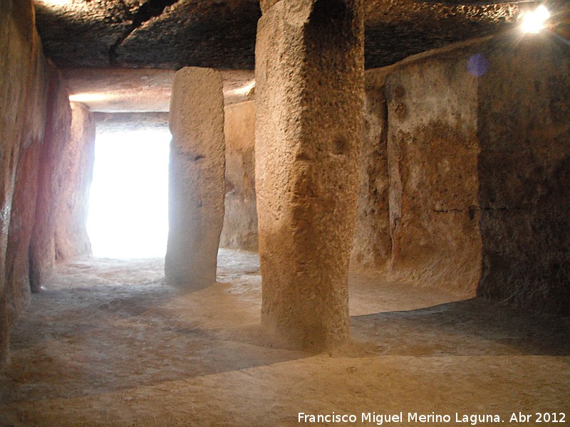 Dolmen de Menga - Dolmen de Menga. Interior