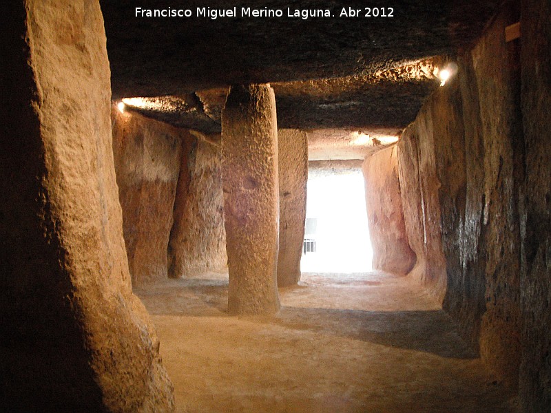 Dolmen de Menga - Dolmen de Menga. Interior