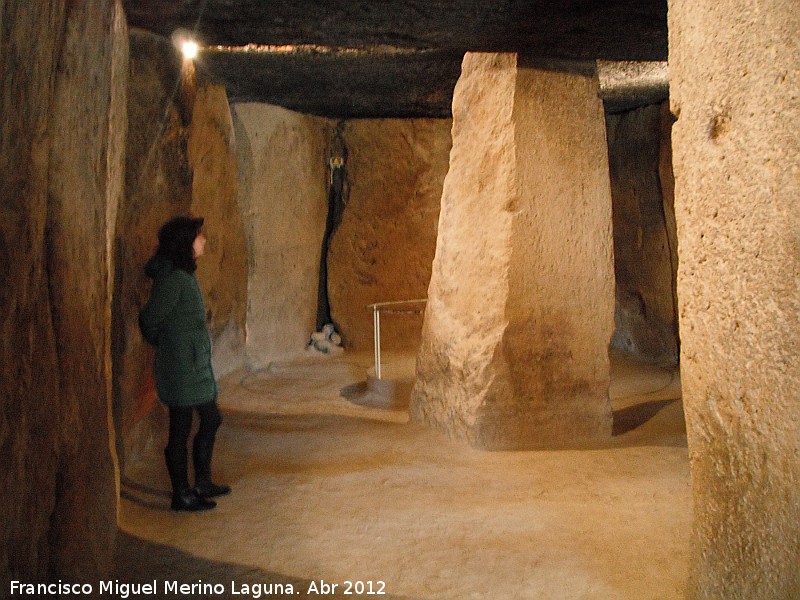 Dolmen de Menga - Dolmen de Menga. Tamao de la cmara