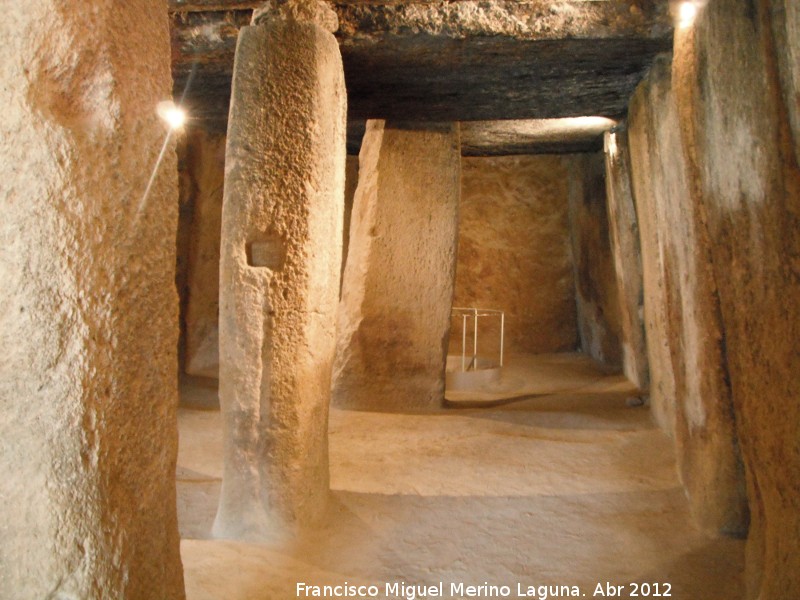 Dolmen de Menga - Dolmen de Menga. Interior