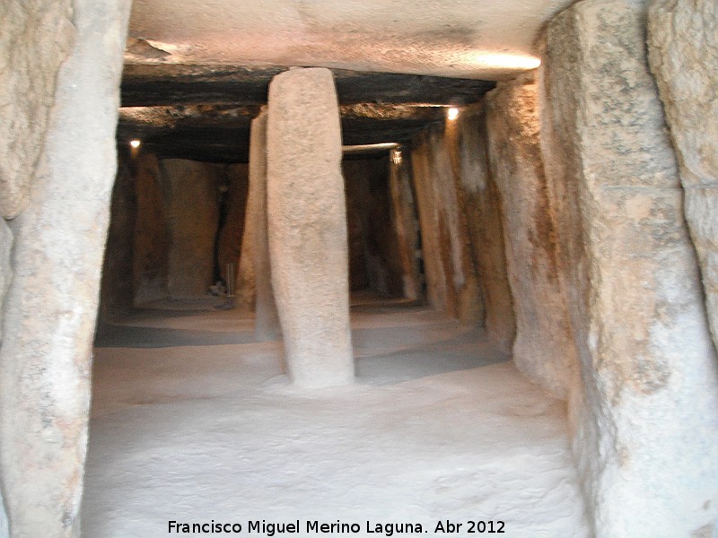 Dolmen de Menga - Dolmen de Menga. Interior