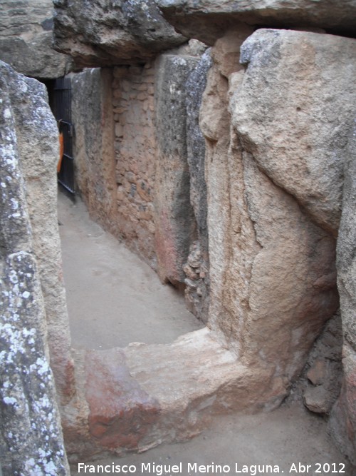 Dolmen de Viera - Dolmen de Viera. Entrada al pasillo