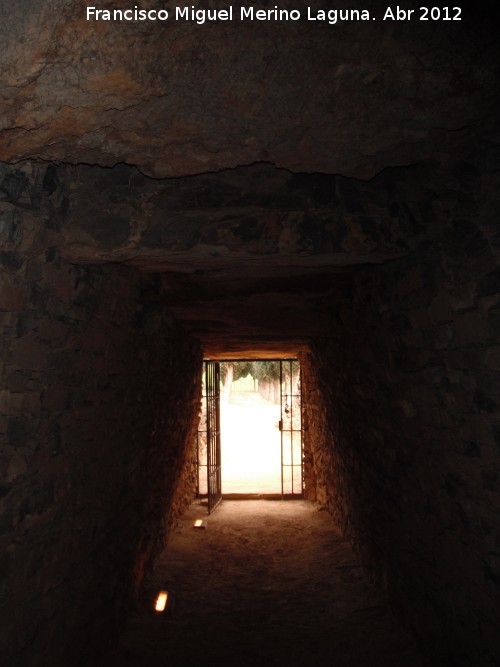 Dolmen del Romeral - Dolmen del Romeral. Entrada