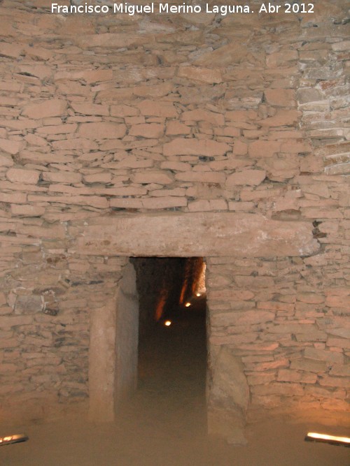 Dolmen del Romeral - Dolmen del Romeral. Puerta de acceso a la cmara central