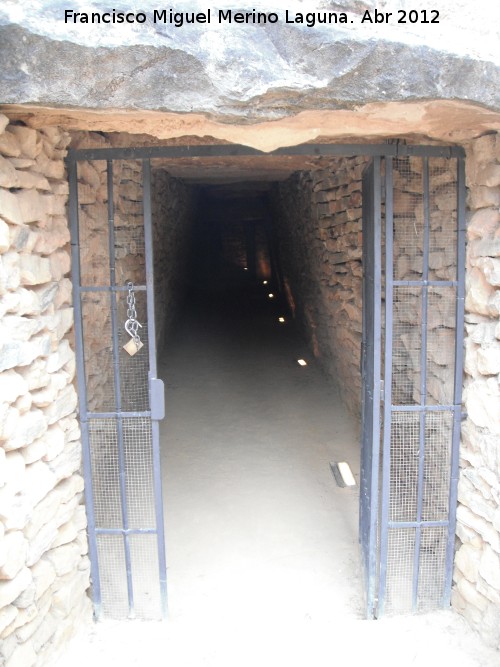 Dolmen del Romeral - Dolmen del Romeral. Entrada