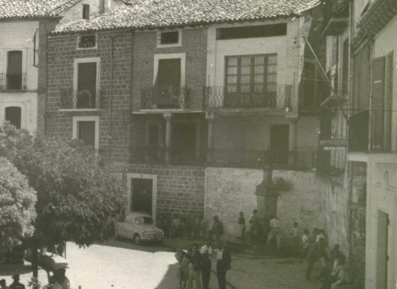 Plaza de la Constitucin - Plaza de la Constitucin. Foto antigua. Fuente de los Caos en su antigua ubicacin