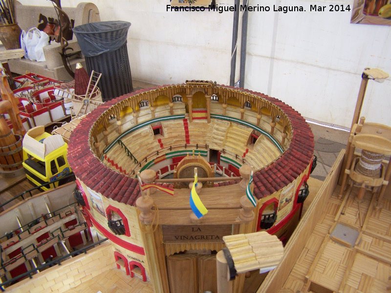 Artesana local - Artesana local. Maqueta de una Plaza de Toros de Francisco Ortiz Lpez