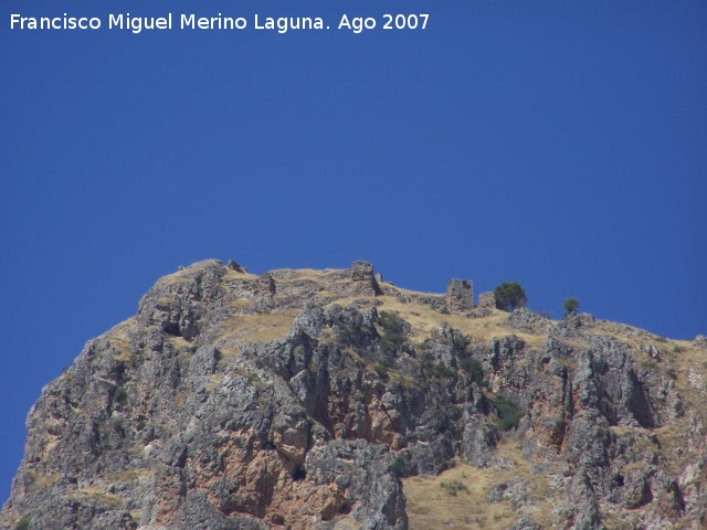 Castillo de Arenas - Castillo de Arenas. Desde la gasolinera de la autova