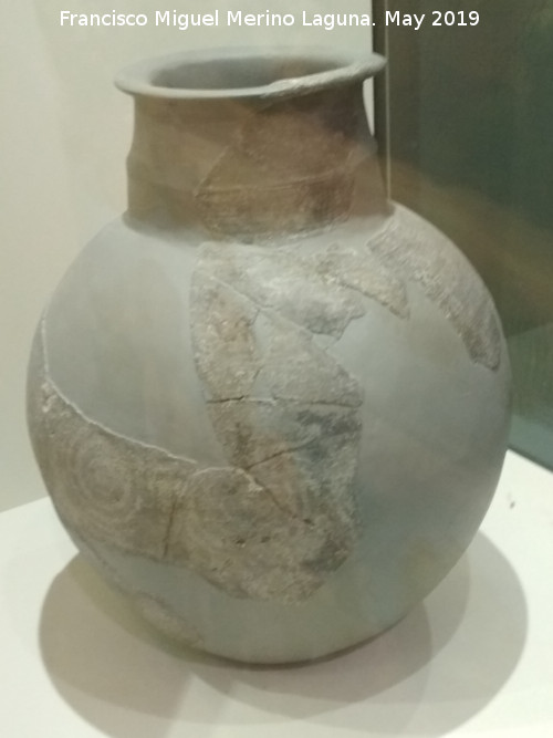 Cstulo. Templo de La Muela - Cstulo. Templo de La Muela. Botella cermica a mano siglos VII-VI a.C. Museo Arqueolgico de Linares