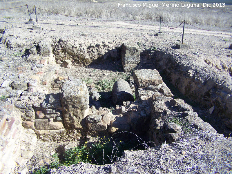 Cstulo. Termas menores - Cstulo. Termas menores. Muros y columna