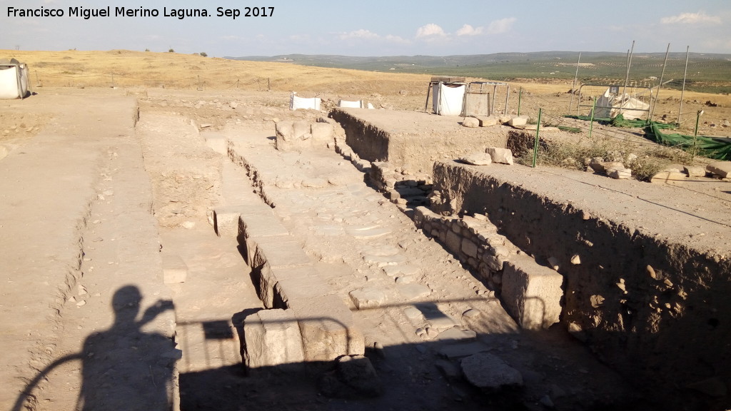 Cstulo. Gran Templo - Cstulo. Gran Templo. Calle y muro del macellum