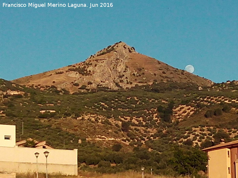 Cerro Salto de la Yegua - Cerro Salto de la Yegua. Con la Luna