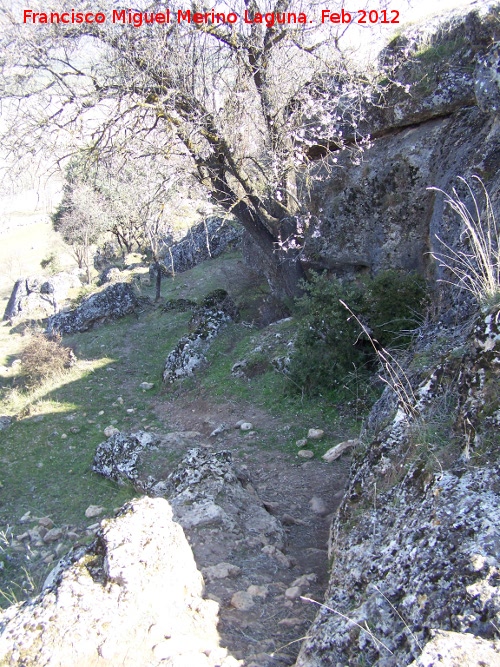 Santuario ibrico de la Cueva de la Lobera - Santuario ibrico de la Cueva de la Lobera. Antiguo camino