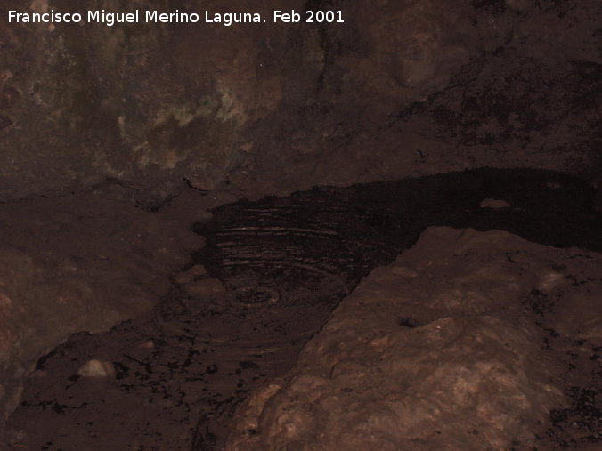 Santuario ibrico de la Cueva de la Lobera - Santuario ibrico de la Cueva de la Lobera. Agua en el interior de la cueva