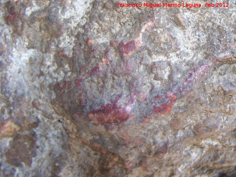 Cueva Sur del Canjorro - Cueva Sur del Canjorro. Manchas de color rojo