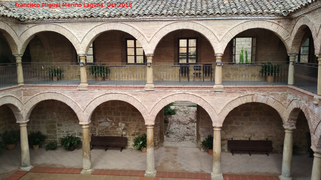 Colegiata de Santiago - Colegiata de Santiago. Claustro