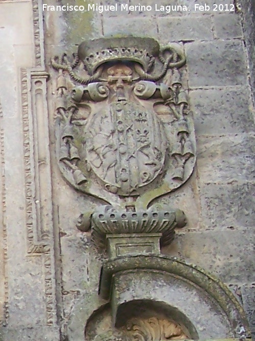 Colegiata de Santiago - Colegiata de Santiago. Escudo derecho