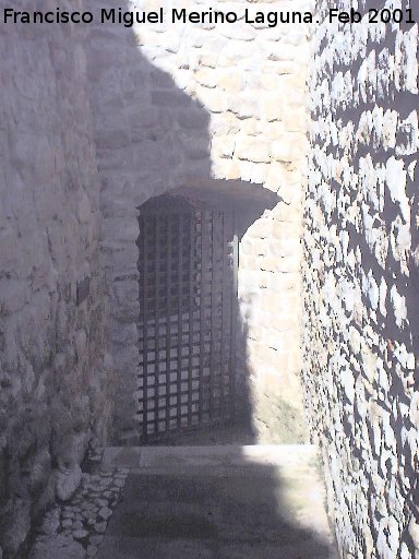 Castillo de Pallars - Castillo de Pallars. Puerta de acceso al recinto amurallado