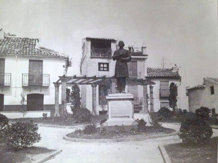 Monumento a Almendros Aguilar - Monumento a Almendros Aguilar. Foto antigua