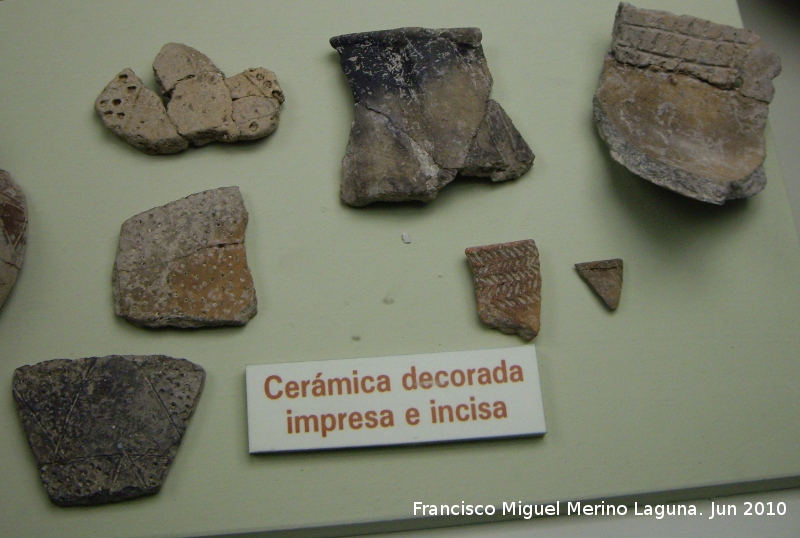 Cueva del Plato - Cueva del Plato. Cermica incisa. Museo Provincial de Jan