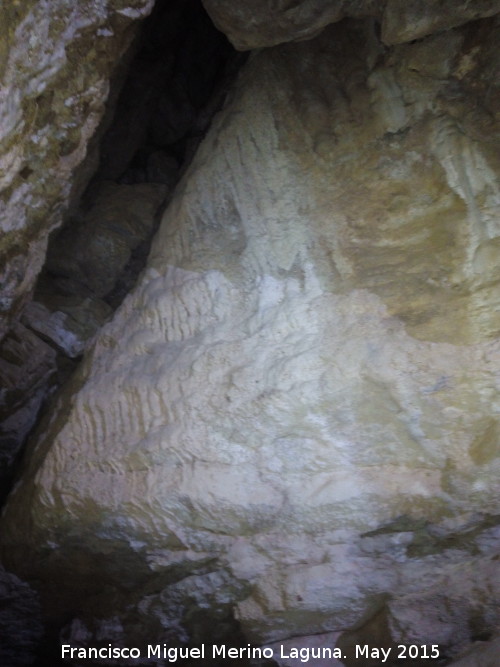 Cueva del Plato - Cueva del Plato. Paredes rocosas