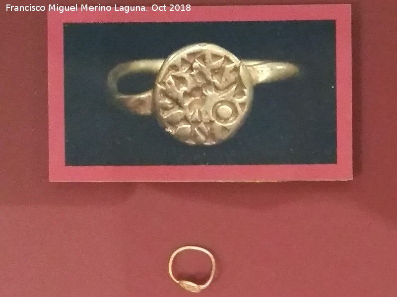 Yacimiento Las Ventas - Yacimiento Las Ventas. Anillo de oro, siglo VI. Museo Provincial de Jan