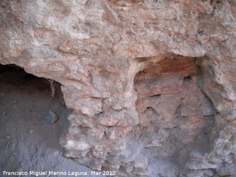 Aljibe romano del Cerro Maquiz - Aljibe romano del Cerro Maquiz. Huecos en la pared