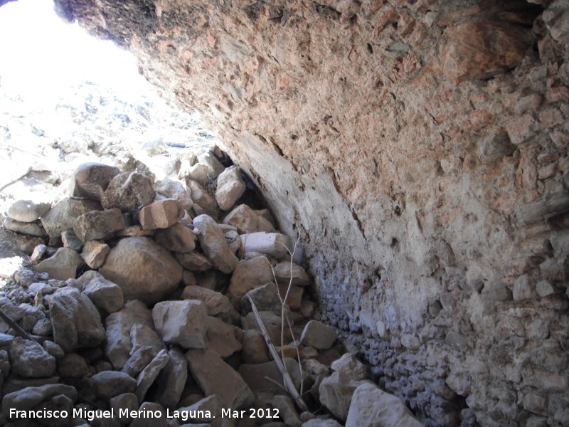 Aljibe romano del Cerro Maquiz - Aljibe romano del Cerro Maquiz. Restos de estuco