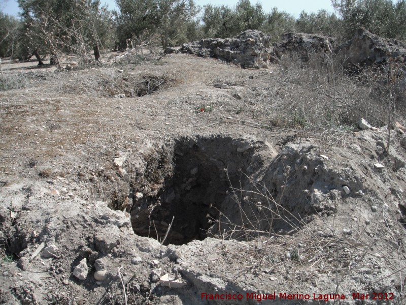 Aljibe romano del Cerro Maquiz - Aljibe romano del Cerro Maquiz. Huecos del aljibe