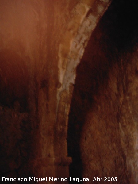 Castillo de las Cinco Esquinas - Castillo de las Cinco Esquinas. Arranque del arco apuntado que soporta la bveda del primer piso