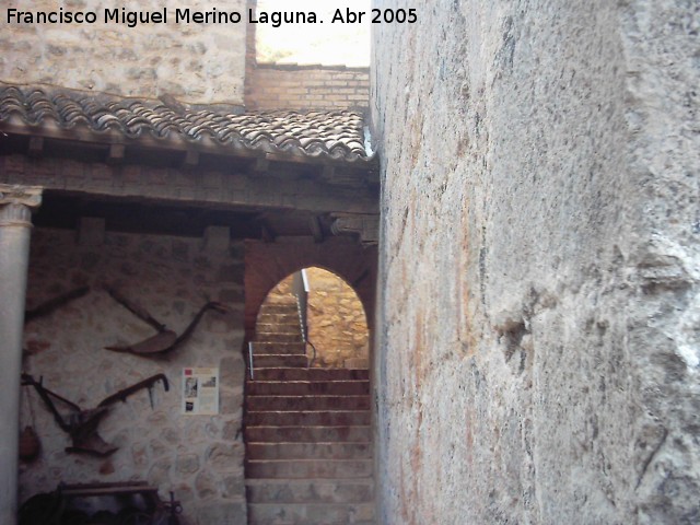 Castillo de la Yedra - Castillo de la Yedra. Detalle de las escaleras de acceso a la torre de la puerta del Alcazar
