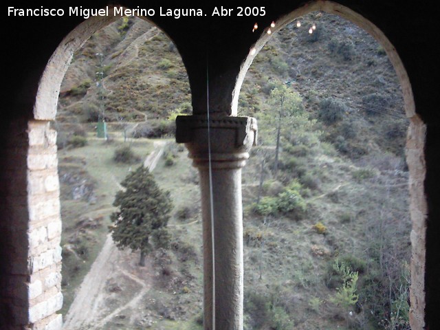 Castillo de la Yedra - Castillo de la Yedra. Ventana con columna parteluz