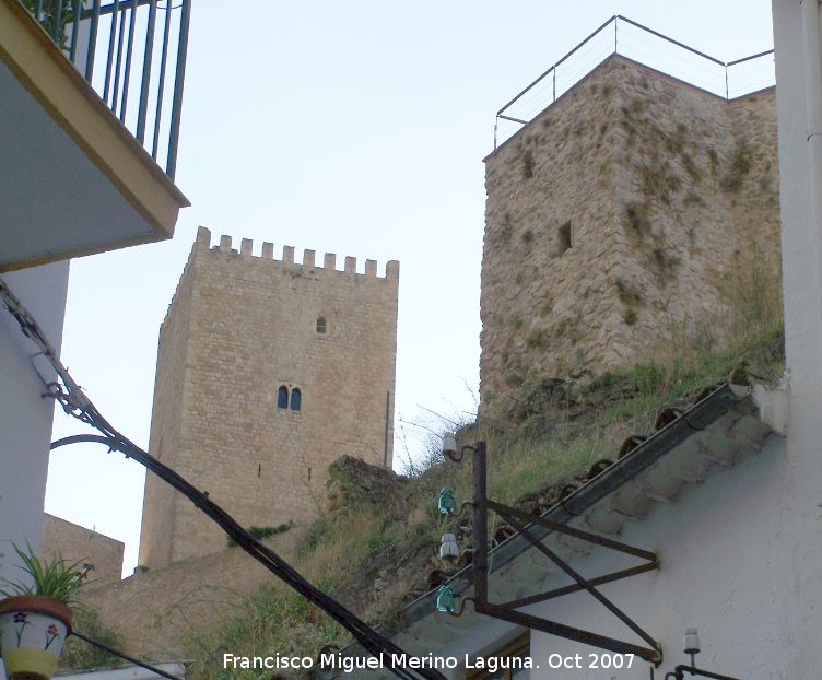 Castillo de la Yedra - Castillo de la Yedra. Torre del Homenaje y un Torren del tercer recinto