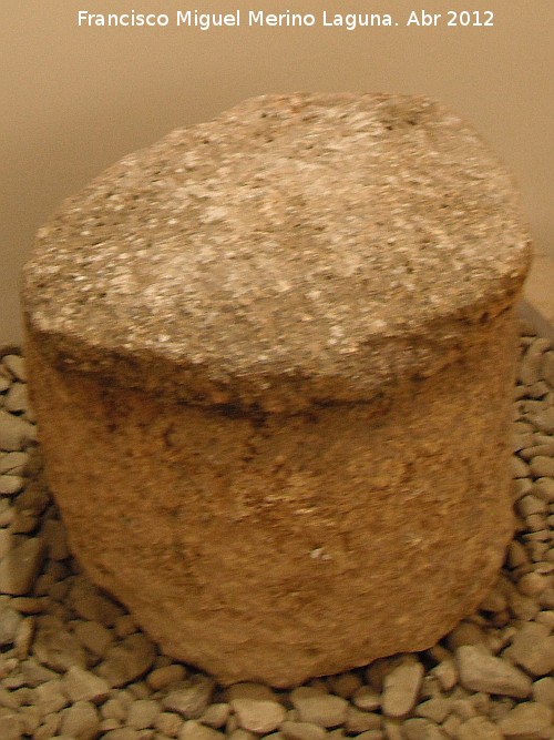 Yacimiento de La Quinta - Yacimiento de La Quinta. Sarcfago circular de incineracin. Museo Municipal