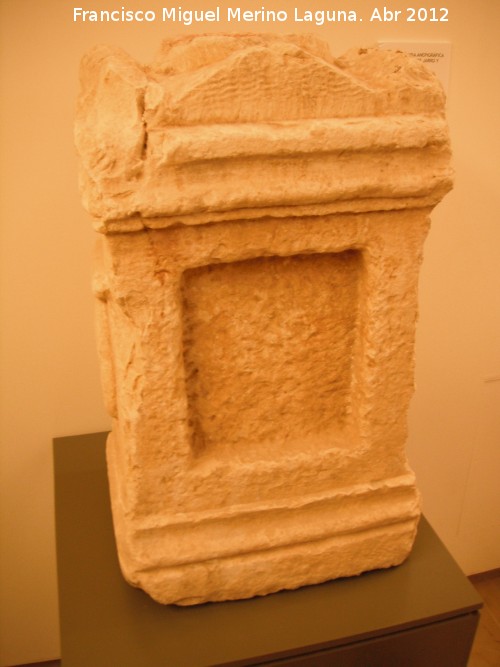 Ciudad romana Singilia Barba - Ciudad romana Singilia Barba. Ara funeraria. Museo Municipal
