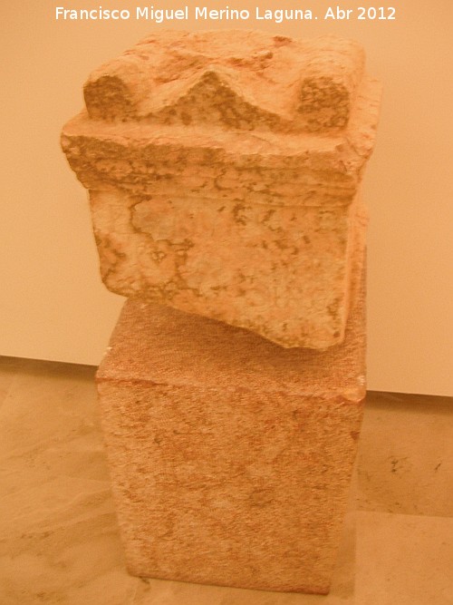 Columbario de Acilia Plecusa - Columbario de Acilia Plecusa. Ara funeraria