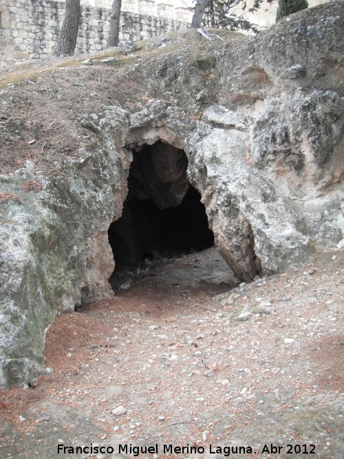 Alcazaba. Cueva del Alczar - Alcazaba. Cueva del Alczar. 