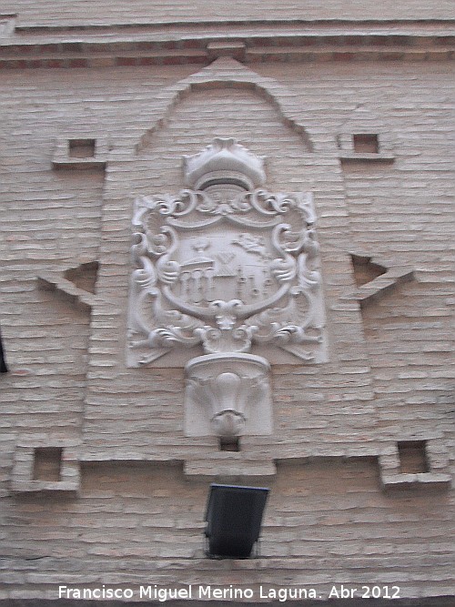 Casa del Conde Pinofiel - Casa del Conde Pinofiel. Escudo derecho